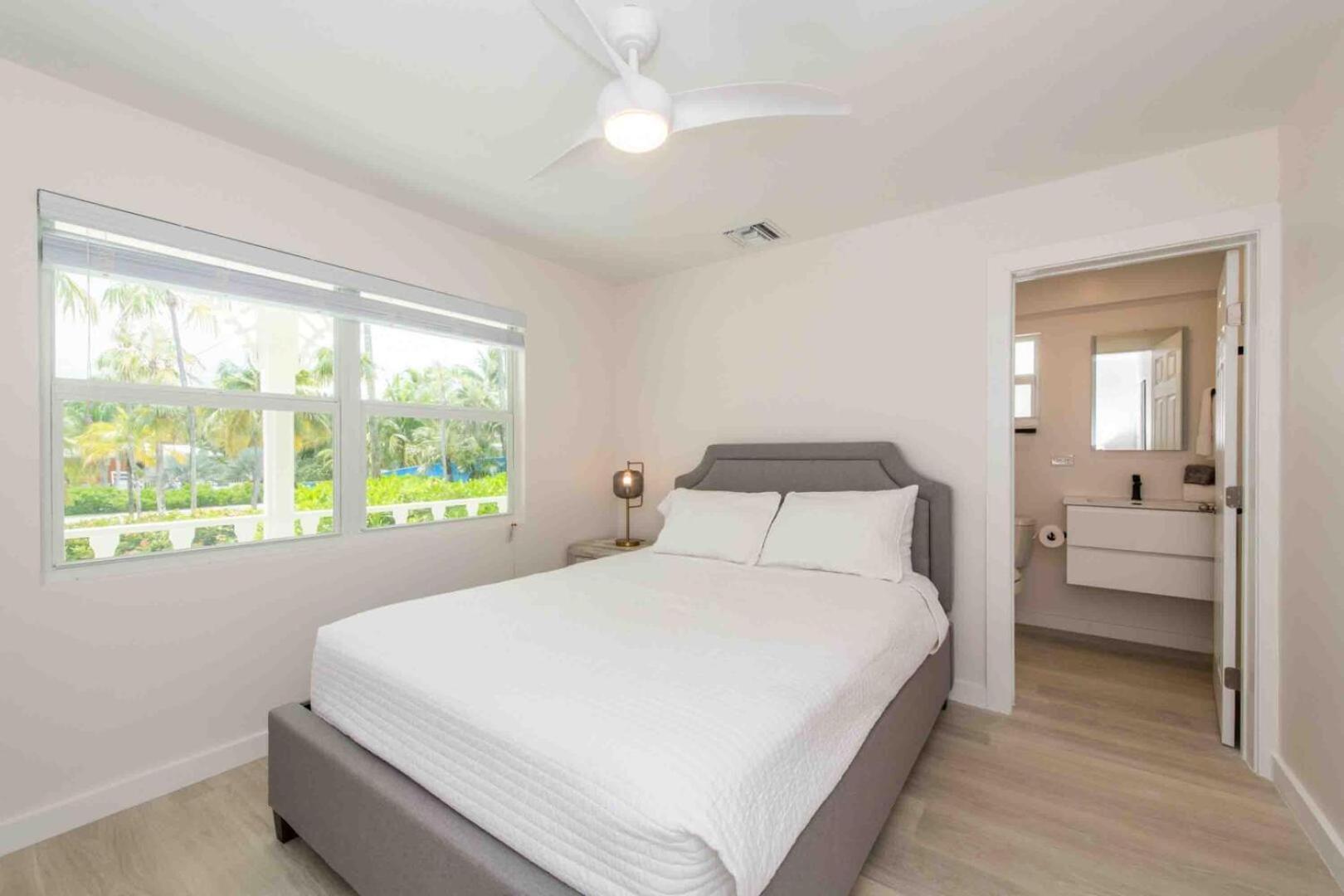 Thatch Hill - Renovated Beach House With Pool, Short Walk To The Rum Point Club Driftwood Village Ngoại thất bức ảnh