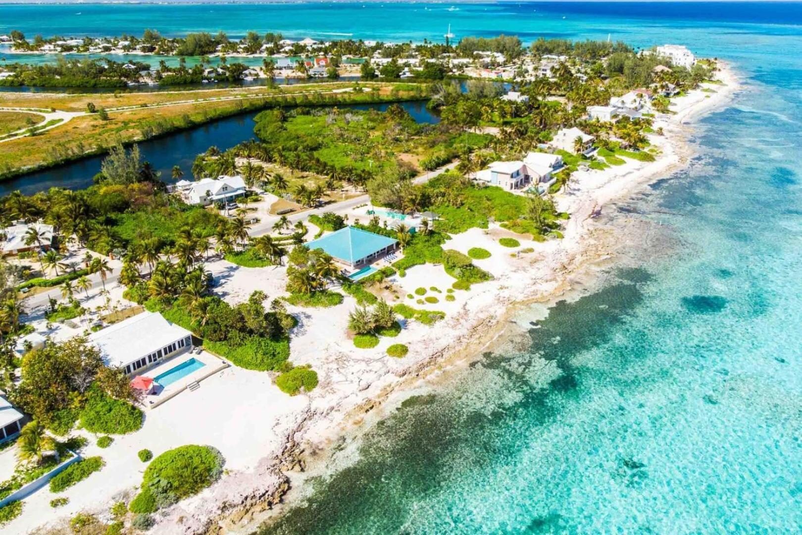 Thatch Hill - Renovated Beach House With Pool, Short Walk To The Rum Point Club Driftwood Village Ngoại thất bức ảnh
