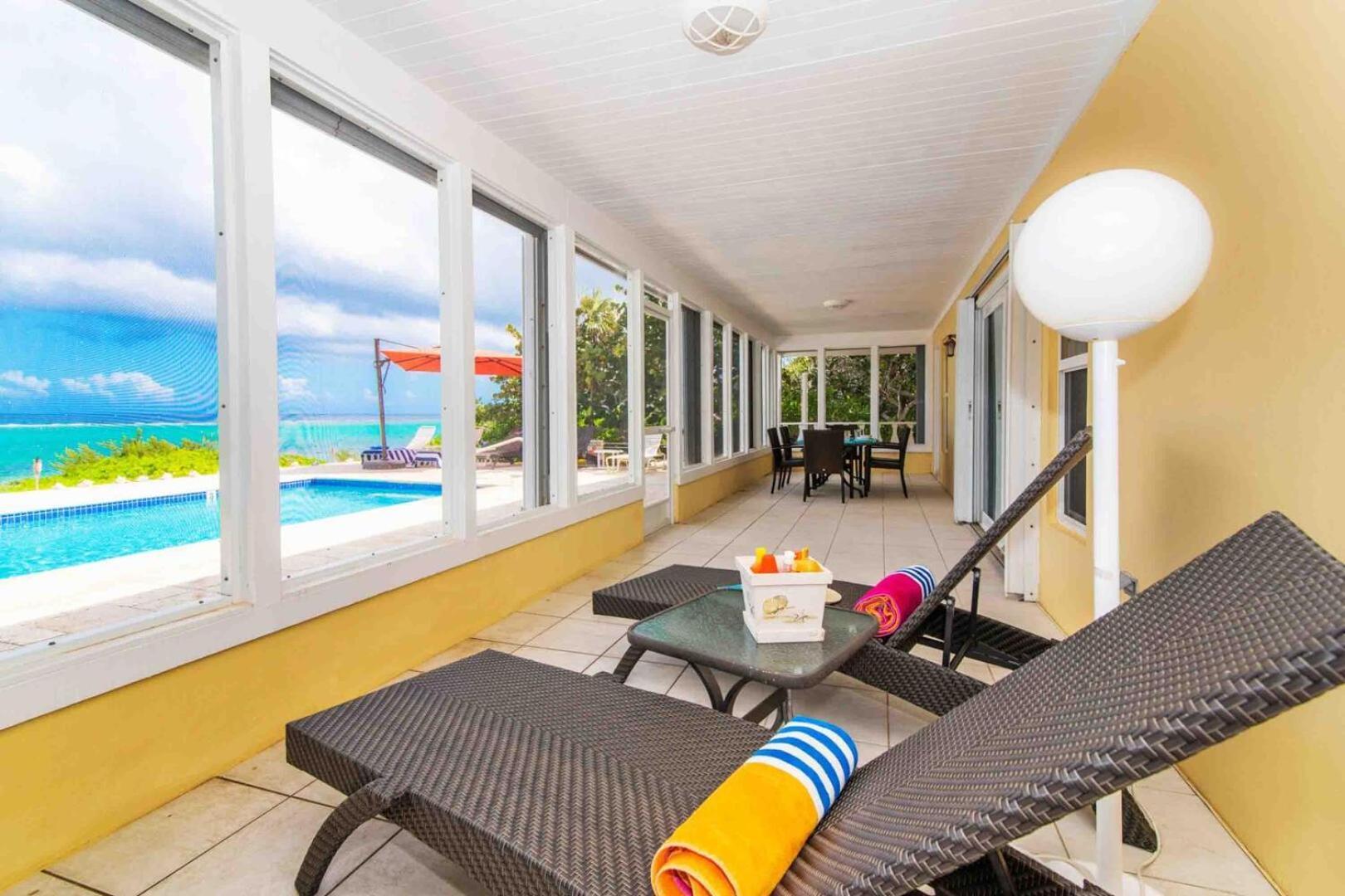 Thatch Hill - Renovated Beach House With Pool, Short Walk To The Rum Point Club Driftwood Village Ngoại thất bức ảnh