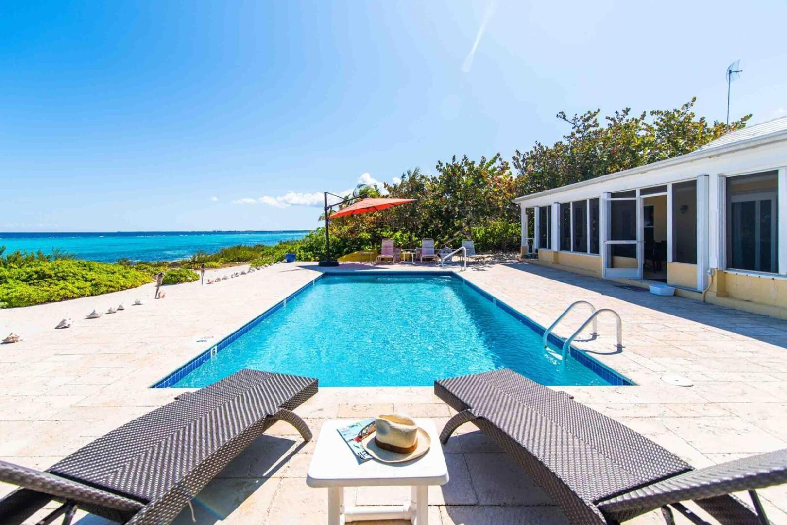 Thatch Hill - Renovated Beach House With Pool, Short Walk To The Rum Point Club Driftwood Village Ngoại thất bức ảnh